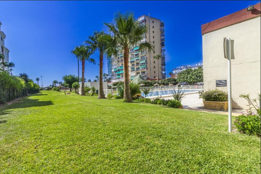 Apartamento En Benalmadena, Primera Linea De Playa Екстериор снимка