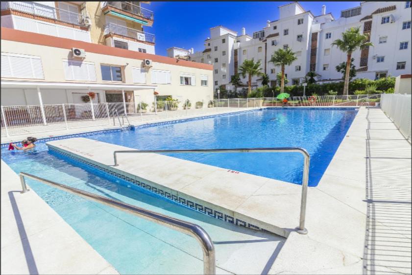 Apartamento En Benalmadena, Primera Linea De Playa Екстериор снимка