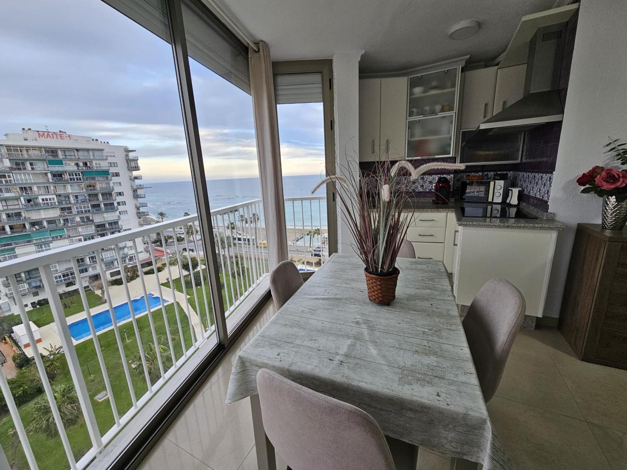 Apartamento En Benalmadena, Primera Linea De Playa Екстериор снимка